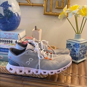On Running Gray Sneakers with lavender sole! Excellent condition